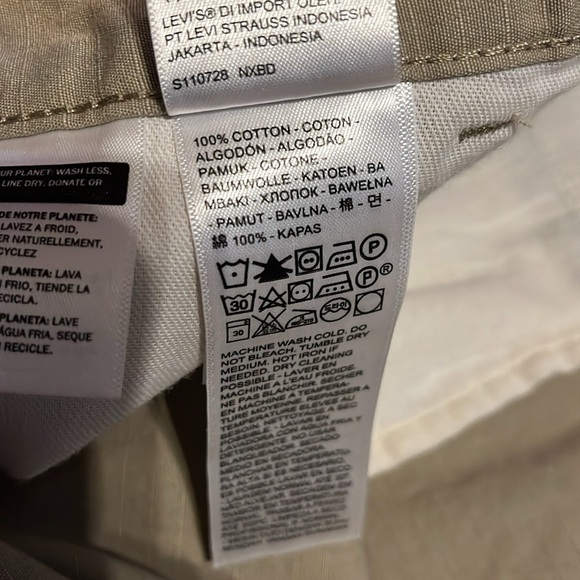 NWT-Levi’s-469 carrier cargo shorts-54-Tan-big and tall-sits below waist shorts. - Picture 14 of 16